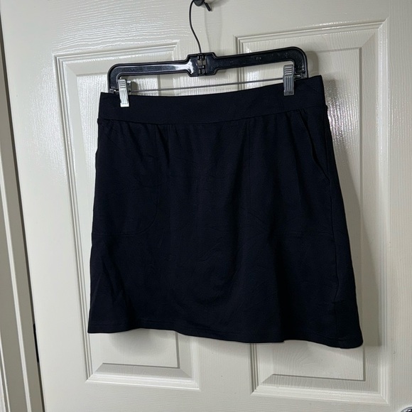 croft & barrow Dresses & Skirts - Like New- Flowy Black Mini Skirt with undershirts